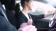 Female Uber Driver Gives Her Passenger A Handjob