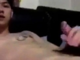 asian twink jerking off on bed on cam (1'12'')